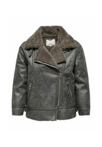 Chaqueta de cuero sintético gris con un cuello de borreguillo marrón, cremalleras en la parte delantera y en los bolsillos laterales, y un diseño de corte relajado.