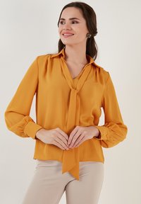 LELA REGULAR FIT - Camicetta - mustard