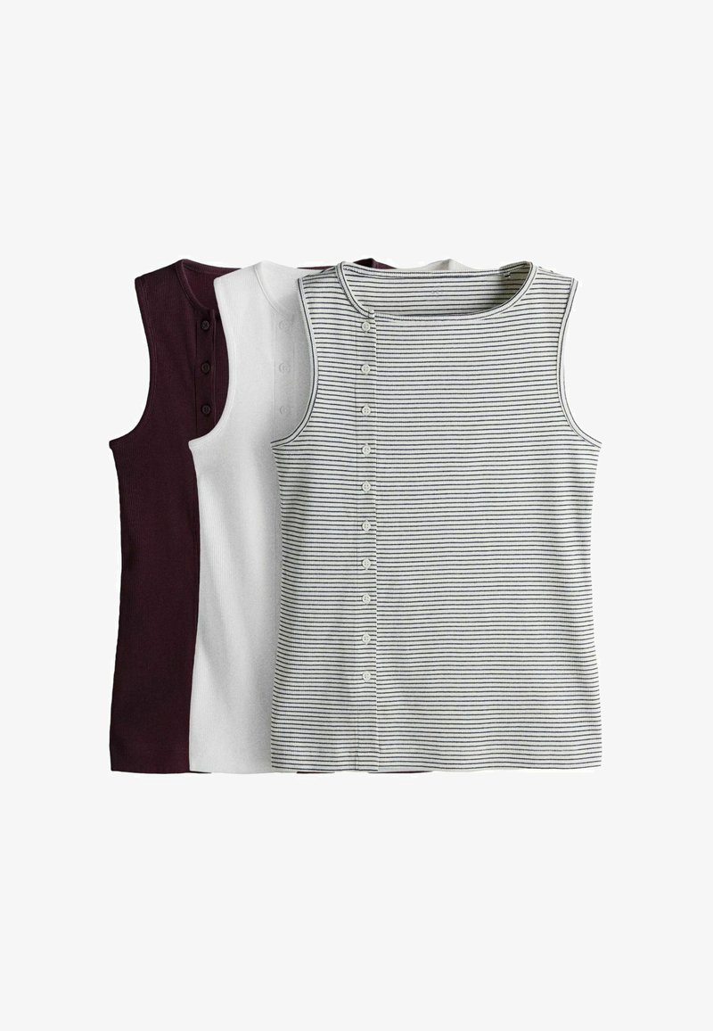 Tri bezrukavne rebraste majice u boji burgundca, bijeloj i bijeloj s crnim prugama, svaka s gumbima uz bočni ili prednji izrez ovratnika.