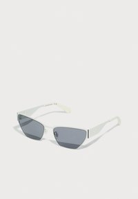 Δεν επιλέχθηκε, ivory