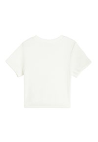 Hvid ribbestrikket kortærmet T-shirt med rund hals. Blød tekstur med en tætsiddende pasform og ingen synlige mønstre eller detaljer.