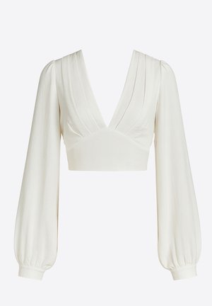 Biała krótka bluzka z długimi, bufkami. Posiada głęboki dekolt w serek oraz miękki, plisowany materiał, który tworzy lekko opływającą teksturę i sylwetkę.