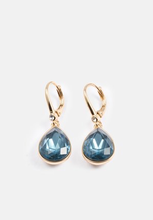 Brincos em formato de gota em tom de ouro, com cristais azul facetados e acentos de pedras claras. Acabamento liso com fecho de pinça.