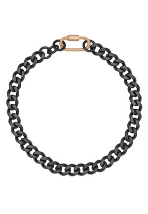 Schwarzes Metallkettchen mit dicken, ineinander greifenden Gliedern und einem ovalen Verschluss aus Goldfarbe. Glatte Textur mit matter Oberfläche.