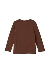 Brązowa koszulka z długim rękawem wykonana z miękkiej tkaniny. Posiada zaokrąglony dekolt i prosty tył bez dodatkowych detali czy wzorów.