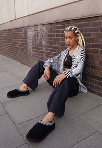 UGG TASMAN - Domácí obuv - black