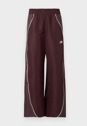 New Balance, TRACKSIDE - Pantalon de survêtement - cherry