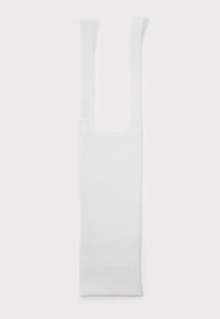 Cinta de tecido branca com aberturas retangulares em ambas as extremidades. Textura suave e coloração consistente por toda a parte. Adequada para várias aplicações.