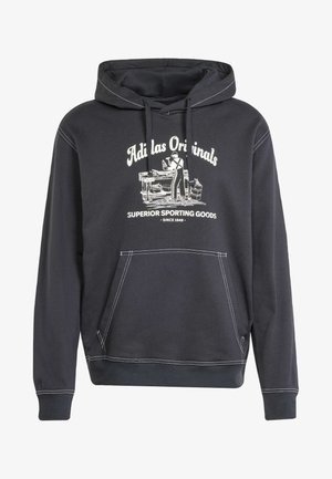 Sötétszürke kapucnis pulóver elülső zsebbe, fehér varrással, és grafikai nyomattal, amelyen az "Adidas Originals" felirat és egy 1949-es sporttéma látható.