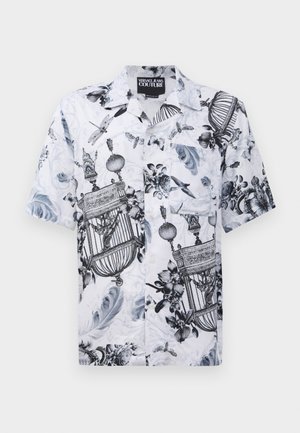 Košulja kratkih rukava od bijelog materijala s složenim crnim i sivim uzorcima ptičjih kaveza i cvijeća, s klasičnom kragnom i kopčanjem na dugmad.