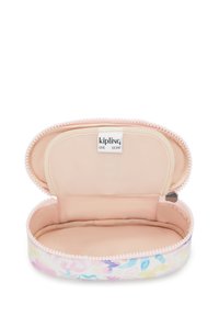 Kipling kosmetikväska med en mjuk, texturerad utsida i pastellfärgade akvarellmönster. Insidan är av ljusrosa tyg med dragkedja.
