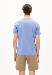 ARMEDANGELS JAAMEL STRUCTURE - T-Shirt basic - blue bloom