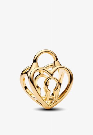 Ciondolo a forma di cuore in oro con design di lucchetti intrecciati, superfici lisce e dettagli traforati, che riflettono la luce elegantemente.