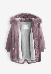 Manteau rembourré bordeaux avec une bordure en fausse fourrure, doublé en polaire gris clair. Doté de boutons-pressions et de poignets côtelés. Capuche incluse.