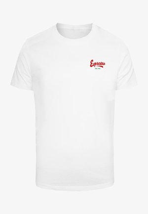 Biele krátke tričko s krátkymi rukávmi vyrobené z bavlny, s červeným textom "Espresso" a "Più Più" so zeleným akcentom na ľavej strane hrudníka.