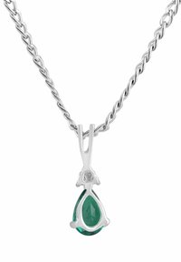 Srebrny wisiorek z zielonym kamieniem w kształcie łzy i małym przezroczystym akcentem, zawieszony na skręcanym łańcuszku.
