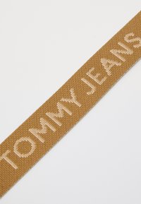 Tommy Jeans DAILY SEASONAL BACKPACK UNISEX - Mugursoma - natural khaki