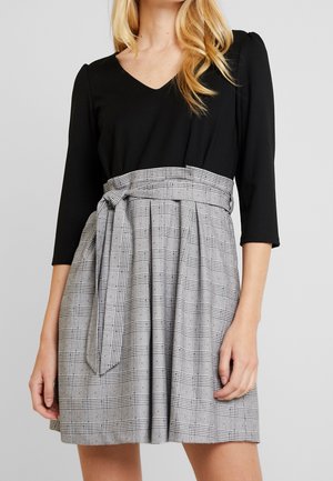 Sukienka z dżerseju