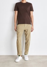 BOSS Tygbyxor - brown