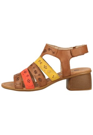 Brązowe skórzane sandały z wielokolorowymi paskami w odcieniach pomarańczowym, żółtym oraz kwiatowymi perforacjami. Niski obcas blokowy i pasek na kostkę.