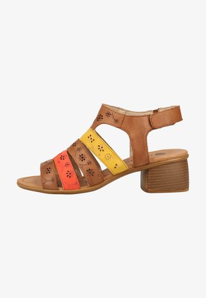 Sandale en cuir marron avec des rayures multicolores en orange, jaune, et perforations florales. Talon bas et bride de cheville.