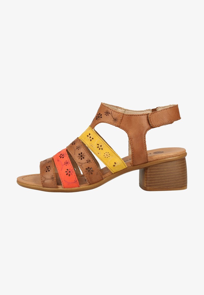 Sandale en cuir marron avec des rayures multicolores en orange, jaune, et perforations florales. Talon bas et bride de cheville.