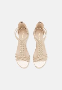 Beige sandaalit, joissa on punotut hihnat, avoin varvasdesign ja metallinen viimeistely pohjassa. Koko 37, säädettävillä nilkkahihnoilla.