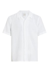 Camisa blanca de lino de manga corta con cuello, que presenta un cierre con botones y un sutil logo en el pecho; tela ligera y texturada.