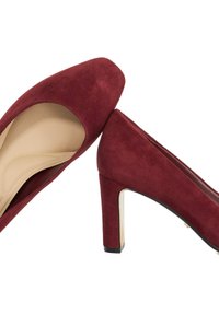 Burgundy suede high heels with a pointed toe and a shiny gold accent on the heel. Smooth inner lining and textured outer surface.