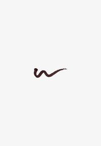 Échantillon d'eyeliner marron foncé tracé en ligne ondulée sur un fond blanc, mettant en valeur une texture lisse et une couleur riche.
