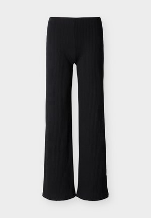 Μαύροι ριγωτοί παντελόνες με ευρύ πατρόν, ψηλή μέση και άνετη εφαρμογή, παρουσιάζονται επίπεδα σε λευκό φόντο.