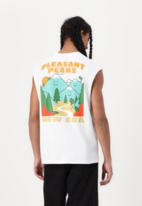 New Era - OUTDOOR GRAPHIC TEE - Top - white Thumbnail Image 1