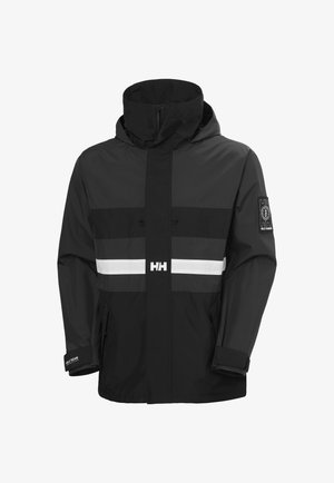 Czarna wodoodporna kurtka z odblaskowymi białymi paskami, wysoki kołnierz, zamek błyskawiczny z przodu oraz logo na rękawie. Posiada regulowane mankiety i kieszenie.