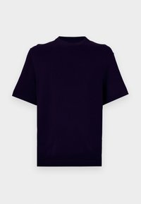 T-shirt à manches courtes de couleur violet profond avec un col rond. Confectionné en tissu doux, il présente une coupe droite et une finition côtelée à l'ourlet.