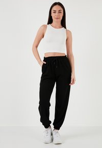 LELA Treniņtērpa apakšdaļas - black