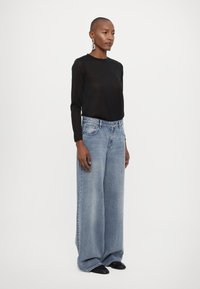 MICHAEL Michael Kors WIDE LEG  - Široke kavbojke - blue