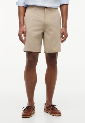 Tommy Hilfiger DOVER 8" ALL DAY SHORT - CORE ESSENTIALS - Rövidnadrágok - batique khaki