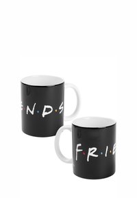 Mug in ceramica nera con lettere bianche dipinte che formano la parola "F.R.I.E.N.D.S." con punti colorati. Manico curvo con finitura lucida.