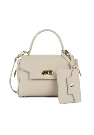 Sac à main en cuir beige avec poignées supérieures, fermoir doré, bandoulière amovible, et porte-cartes assorti en cuir beige avec bouton-pression.