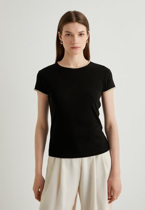 - T-shirt basic