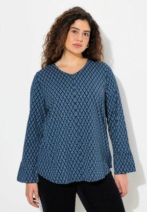 Marineblaue Bluse mit geometrischem blauem Muster, Rundhalsausschnitt und schwingenden langen Ärmeln, aus leichtem Stoff gefertigt.