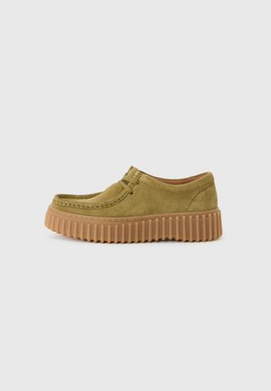 Clarks, TORHILL BEE - Ежедневни обувки с връзки - olive