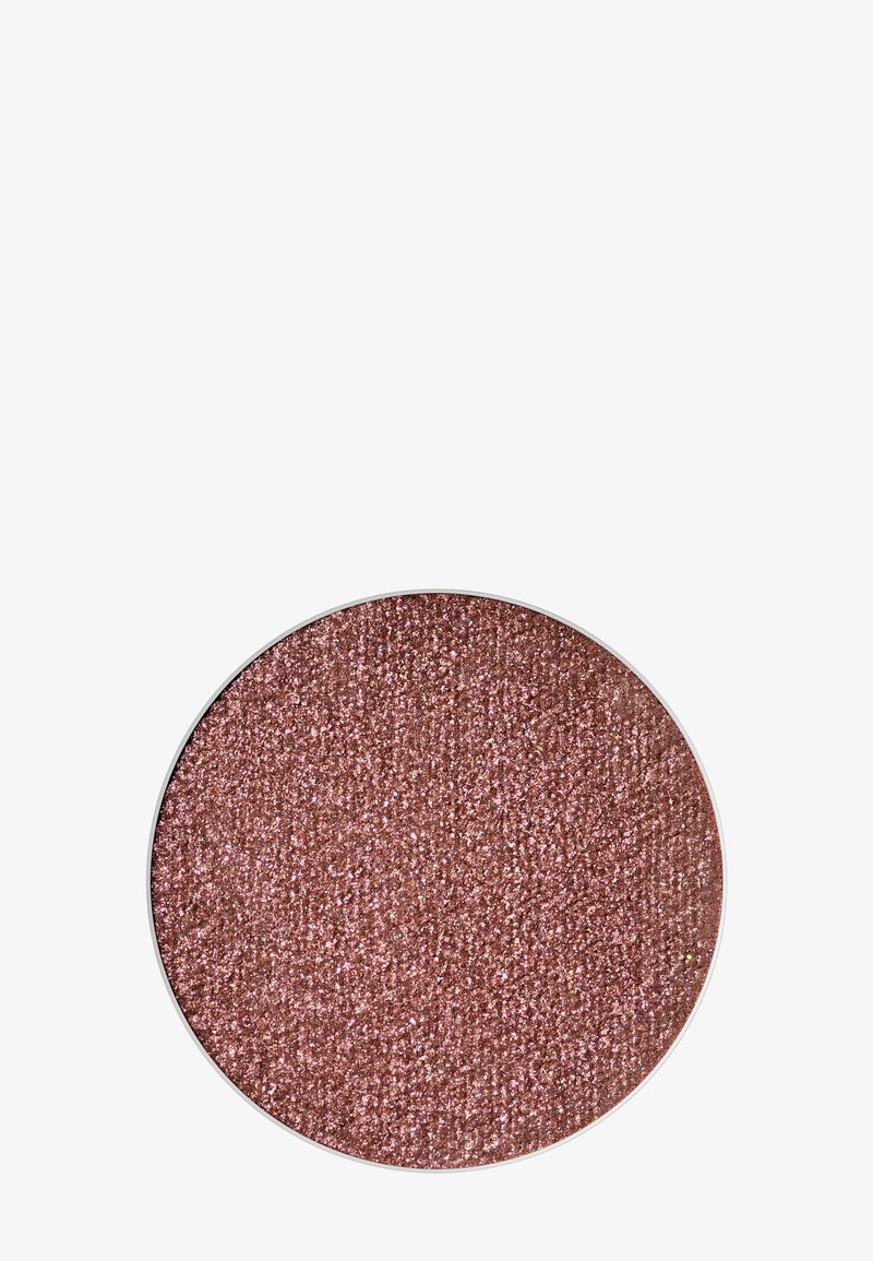 Ombretto pressato di colore rosa oro, brillante, in una cialda circolare. Texture fine e scintillante con una finitura metallica. Bordo in metallo argentato.
