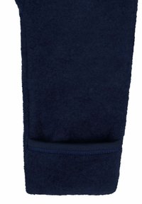 Marineblaue Fleece-Hose mit weicher Textur, gerader Form, ausgestattet mit einem gerippten Bund und elastischen Details. Keine sichtbaren Muster oder Beschläge.