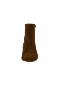 Bruine suède enkelboot met een zachte textuur, ronde neus en een ritssluiting aan de zijkant. Minimalistisch ontwerp met een strakke silhoutte.