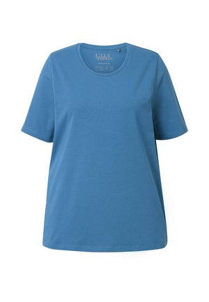 Jasnoniebieska koszulka polo z krótkim rękawem i okrągłym dekoltem, wykonana z materiału przypominającego bawełnę, o gładkiej strukturze i luźnym kroju.