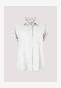 Camisa de lino color beige claro, con mangas cortas y puños doblados, bolsillo en el pecho y un dobladillo ligeramente curvado, que presenta una textura en la tela.