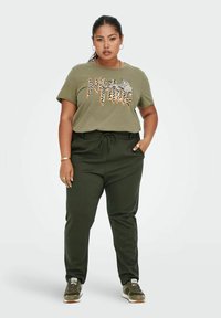 ONLY Carmakoma CARGOLDTRASH LIFE CLASSIC - Pantalones - peat