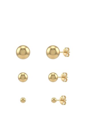 Tre par polerede guldbolde øreringe i små, mellem og store størrelser med sommerfugle-lås, vist på hvid baggrund.