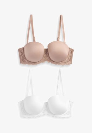Deux soutiens-gorges : l'un en nude avec des accents en dentelle et des bonnets moulés, l'autre en blanc avec des bonnets lisses et une bordure en dentelle, tous deux équipés de bretelles ajustables.